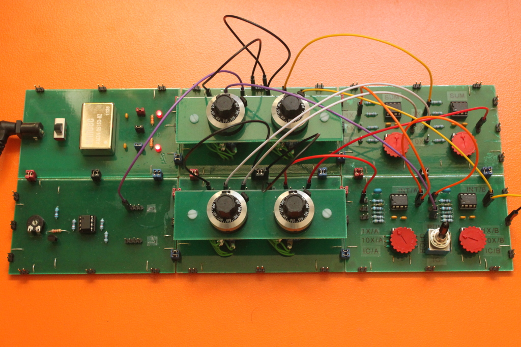 Analog Computer Circuit Pendular